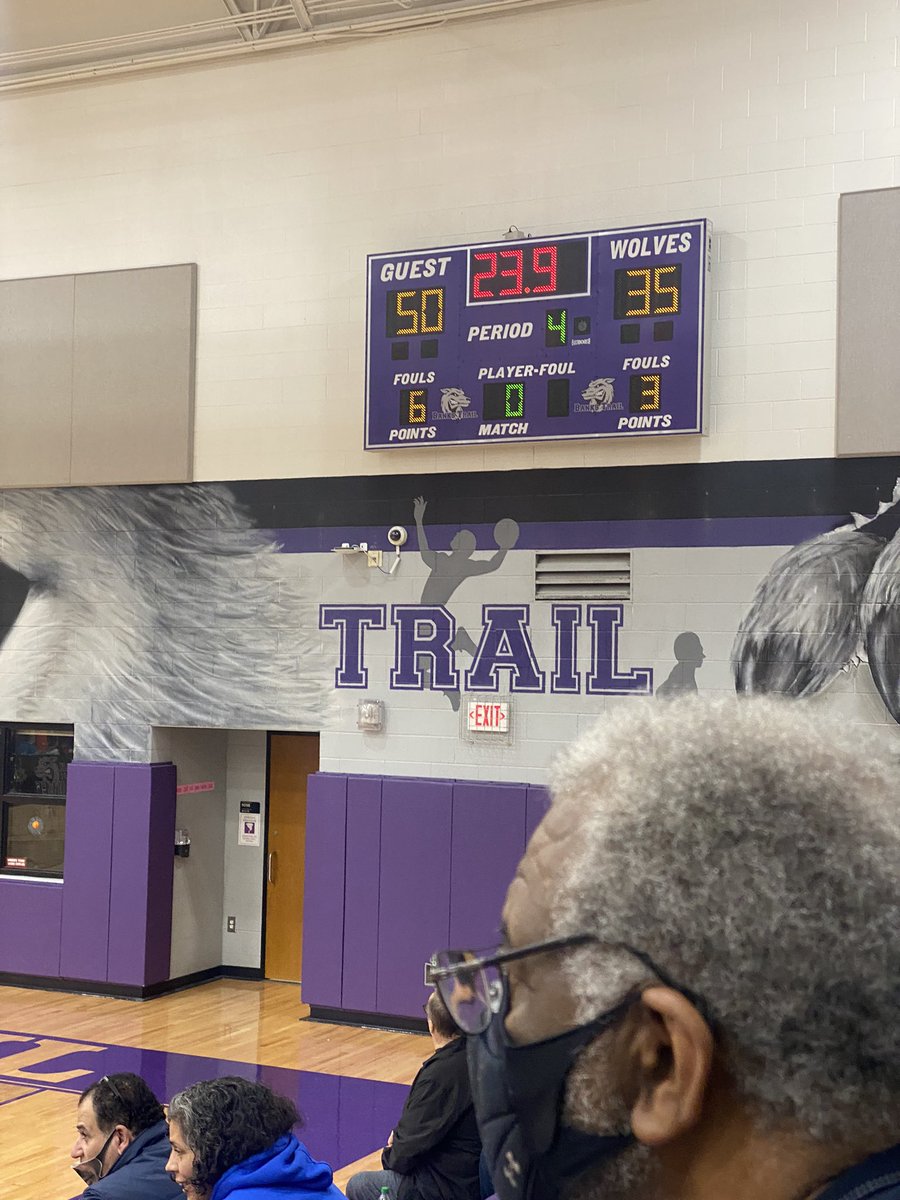Hayden4Morris's tweet photo. Got the win Monday over Banks Trail #14points #ReboundMachine #WayToStartBreak #WarriorsBasketball #ILMS #4 #famILy 🏀 https://t.co/40DKwZga2R