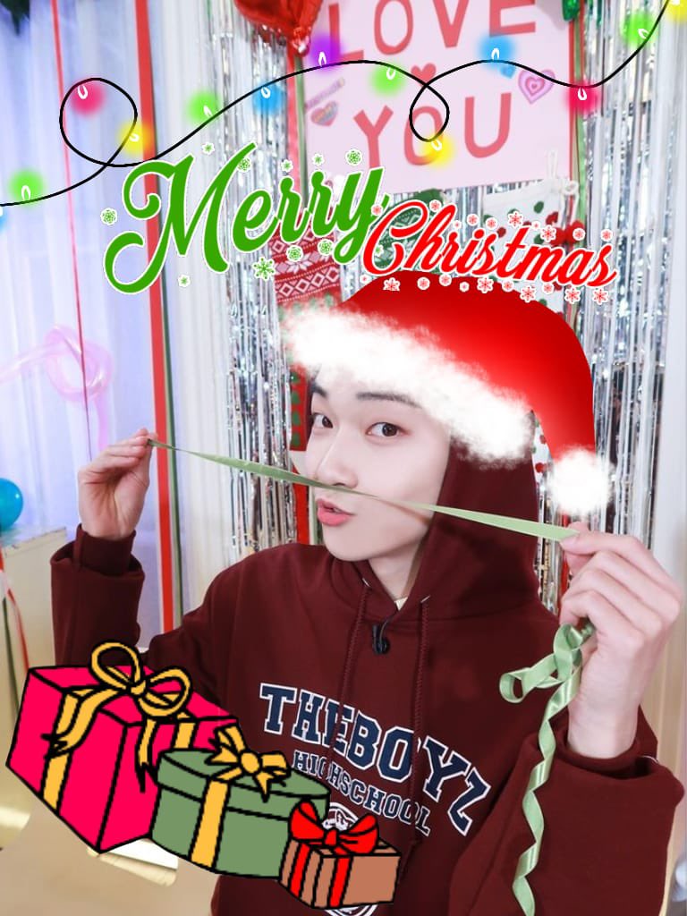 KimSunwooBrasil's tweet photo. ❤️| 

É O NOSSO AMIGO SECRETO É 🎉

a @KevinMoonBR 🥰❤️

Fiz um edit bem ala Merry Christmas e espero que goste, também tenho a opção de se quiser pode me dar o Kevin de presente 🎁 

Temos aqui também uma mine thread como um mimo!!! https://t.co/LyMcNVqgDA