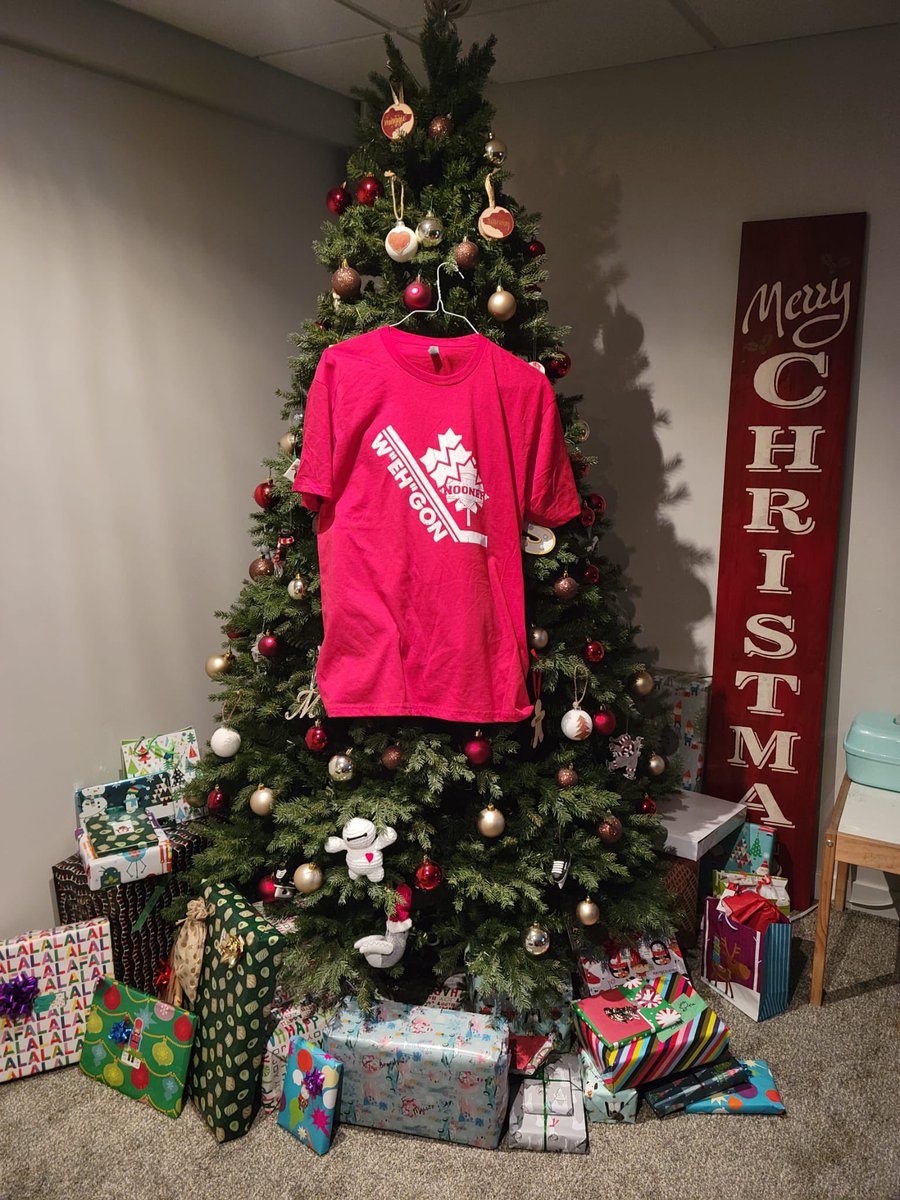 Merry TARPmas! 🎅🏼🎄

RT this and you’re entered to win a limited edition #wEHgon tarp! 

5 random winners will be selected. Draw tomorrow at 4pm. 

#WWAG🇨🇦🏒