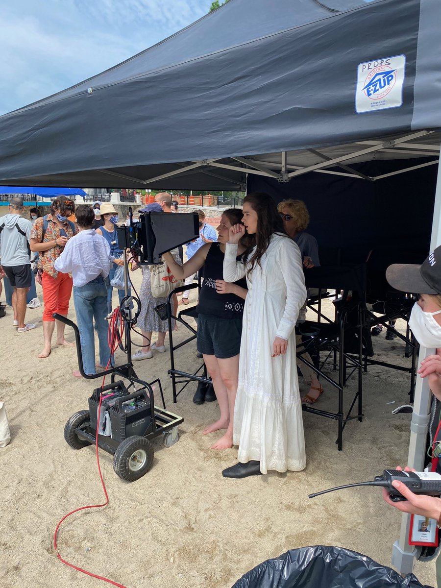TrHailee's tweet photo. How quickly did 3 Season of #Dickinson ? I can't believe! A big THANK YOU to the whole team, especially to you, for this amazing show. 🙏 @HaileeSteinfeld 🥀🖤
#Day754 https://t.co/FOVbvBBcCW