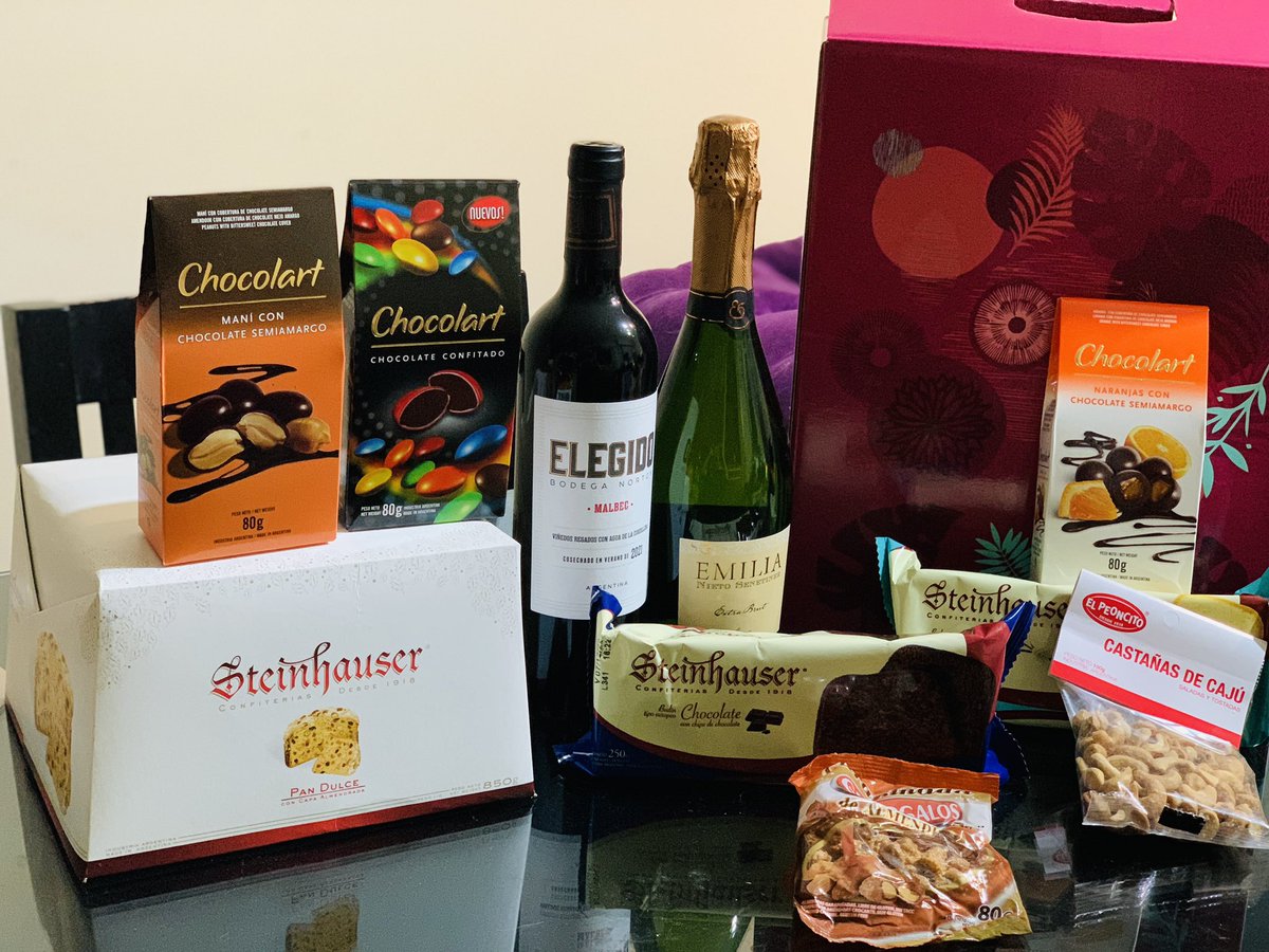 Muchas gracias a <a href="/ProvinciaNET/">Provincia NET</a> por las más de 1300 cajas navideñas entregadas a nuestros/as compañeros/as para que puedan disfrutar con sus familias 🎄💫💖 #SoySEC #SoyComercio 

<a href="/Rociotweet/">Rocio Victoria Rios</a> <a href="/CarlosPerezSEC/">Carlos Pérez</a>