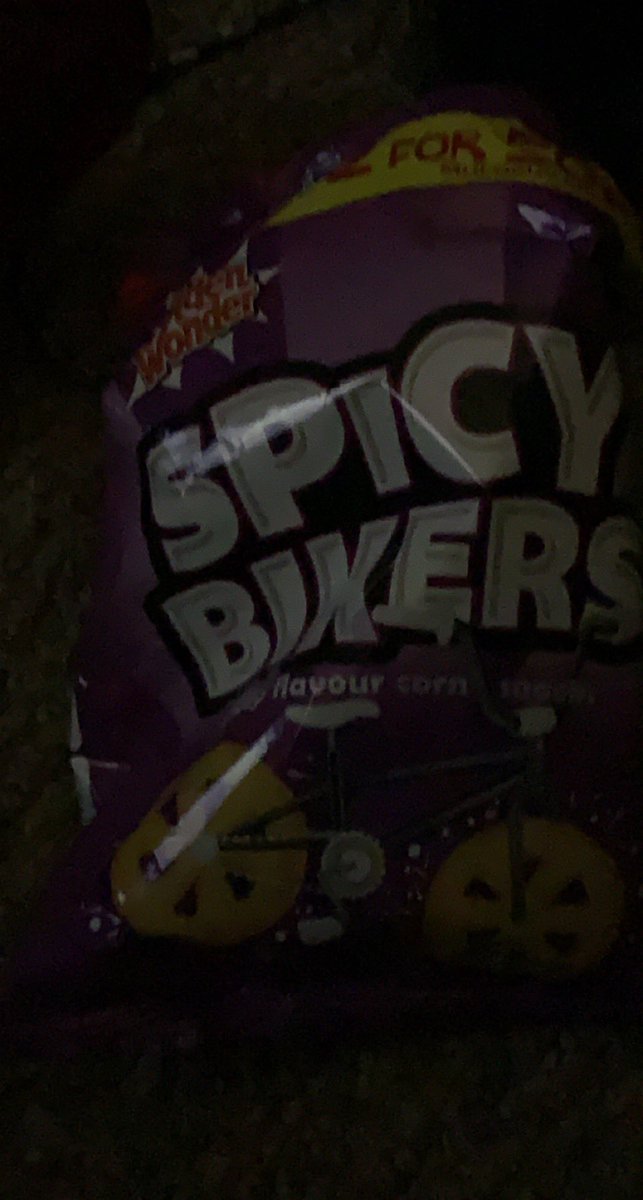 papaleilarates's tweet photo. spicy bikers - 8/10 
sorry for bad quality/// they are very good i would recommend these and eat them again points deducted though for the false advertising in the name these are not very spicy like at all (these were gave to me by my homo friend @FIZZYTEEF ) 👍👍 https://t.co/BZdgJF7tS5