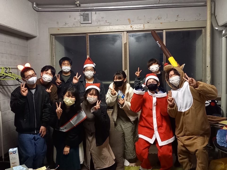 greenfm_ku's tweet photo. 昨日が2021年最後&amp;3年生最後の活動でした❕
楽しいゲームとたくさんの景品の準備ありがとうございました😭
今回集まれなかったメンバーもいたけど見学の子も参加してくれてめちゃくちゃ楽しかったです❕🐶💕
1月から新体制になるけど楽しくやっていってください😉🎶
 #GreenFM 
 #久留米大学 https://t.co/tTOJtWBRJM