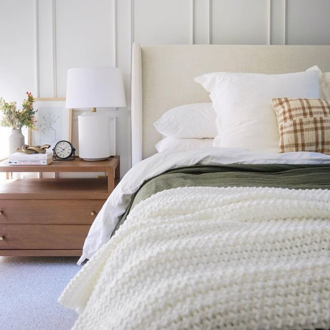 luxearchitectur's tweet photo. Wow! Steph over at @happy_baes on Instagram did a beautiful job transforming this bedroom into a comfy retreat using our Brooklyn Wall Moulding Kit!

#LuxeArchitectural 
#WallMoulding #Moulding
#ArchitecturalDetails https://t.co/S2IPMg9IoC
