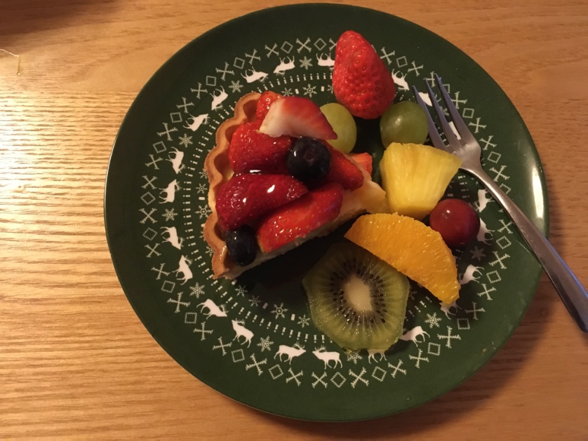 ccr_ribbons's tweet photo. カラフルすぎて
映えない件…🤣
父からの差し入れ🎄
#朝ごはん #breakfast #fruitstart #フルーツタルト #xmas #クリスマスイブイブ #朝から甘いもの #yum https://t.co/Z09FeMhaQw