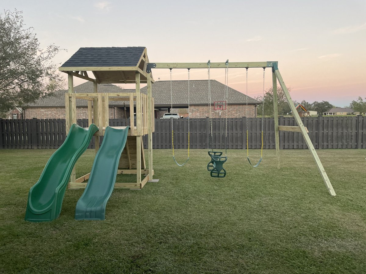 CoachBaumann27's tweet photo. Finished product! Another project brought to you by T & J Construction. #tandjconstruction #christmasproject #gettingbettereverytime https://t.co/DImrVmDm2x