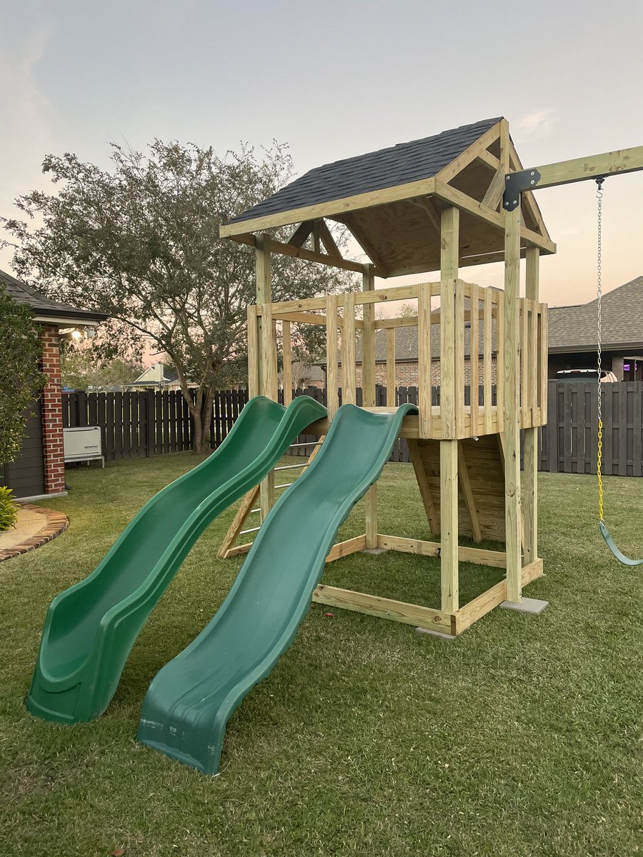 CoachBaumann27's tweet photo. Finished product! Another project brought to you by T & J Construction. #tandjconstruction #christmasproject #gettingbettereverytime https://t.co/DImrVmDm2x
