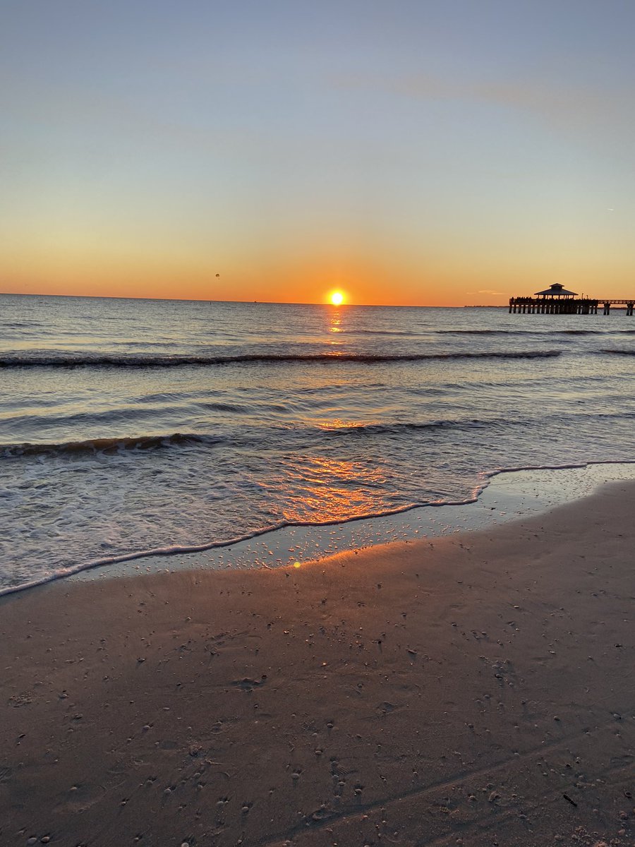 NoldJim's tweet photo. We only get so many sunsets so stop and enjoy them when you can. https://t.co/1d9pcnU8Mf