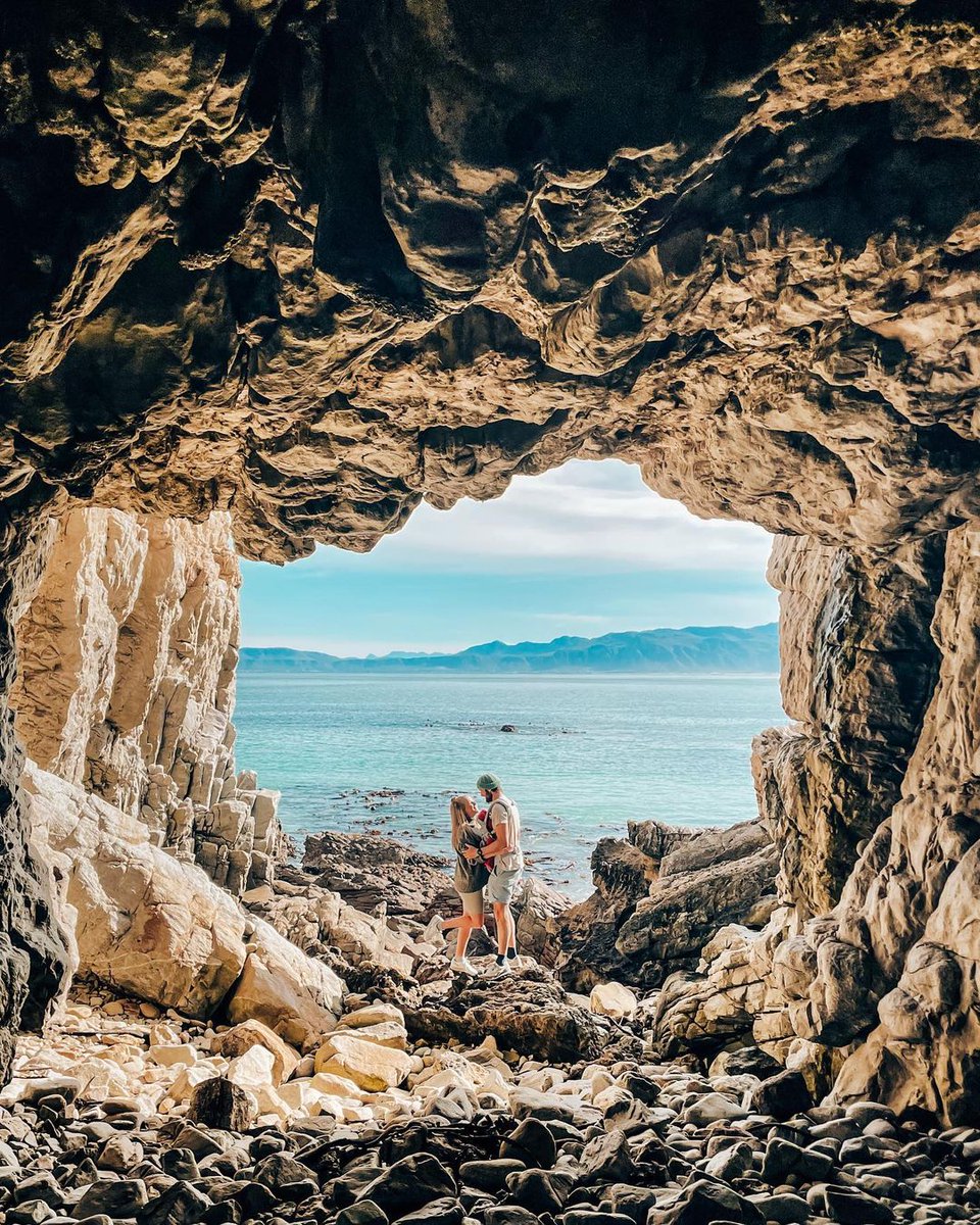 SouthAfricaANZ's tweet photo. South Africa has the third-longest coastline on the African continent &amp; spans across two oceans. So, it's no wonder Jen &amp; Rudolph fell in love with this coastal reserve, calling it one of their new fav spots 😍

📍: Walker Bay Nature Reserve, Western Cape

📷: themarriedwanderers https://t.co/KnncVCqb2A