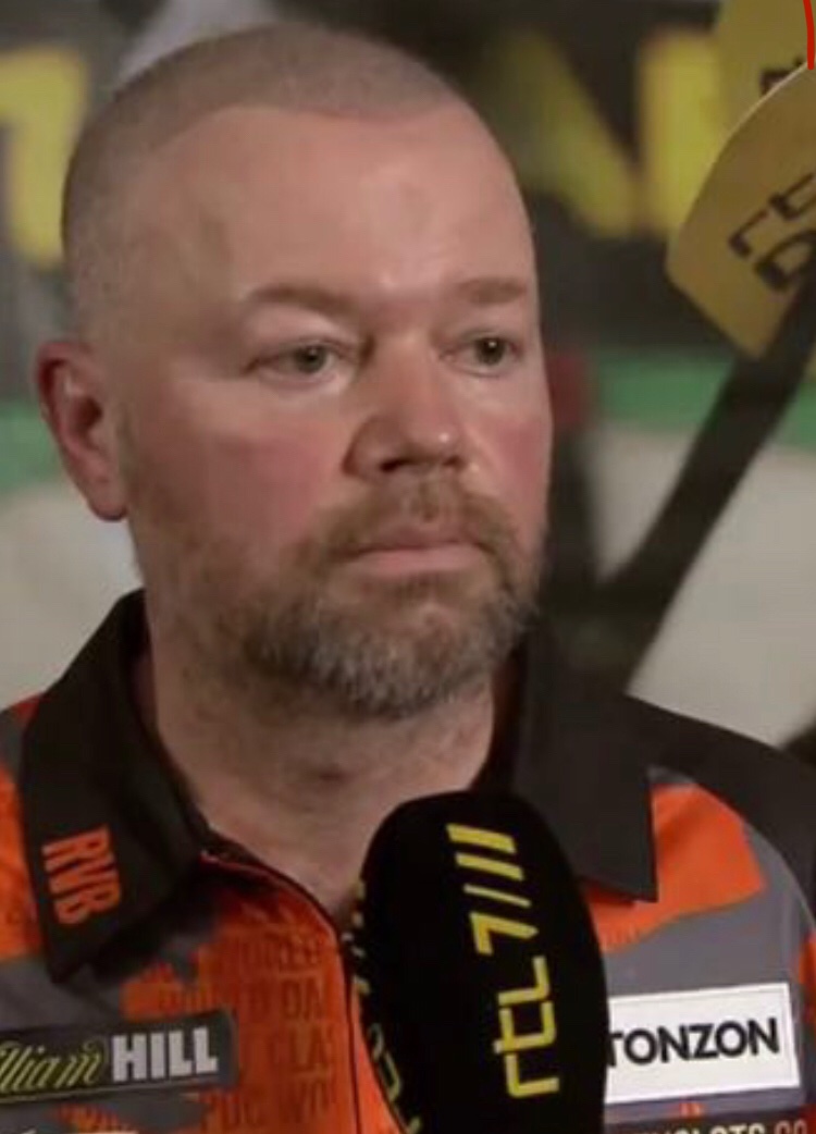 JoostHoekstra1's tweet photo. Van Barneveld just announced his retirement in darts in the Dutch media. The comeback of our Dutch legend was brave, but also stupid. Wish him best luck!
#Barney #BarneyArmy #BarneyVCross #barneycross #raymondvanbarneveld #rtl7darts #rtldarts #PDCWorldChampionship #barneysback https://t.co/mZPxf5DYeR