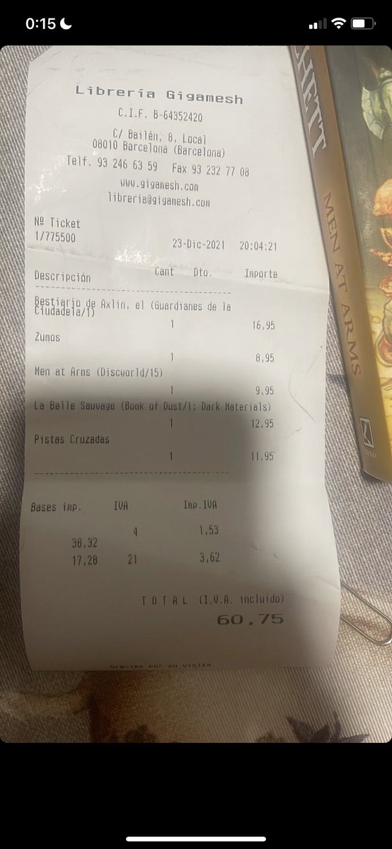 GigameshTienda's tweet photo. ✨Hoy una clienta se ha encontrado una bolsa con una compra navideña de Gigamesh de varios libros y juegos. Son de una chica de pelo castaño oscuro, largo y liso con gafas acompañada de una chica pelirroja, pelo ondulado y medias rojas. Tenemos los DMs abiertos. Agradecemos RT 🥺 https://t.co/Q9Dso0nwAF