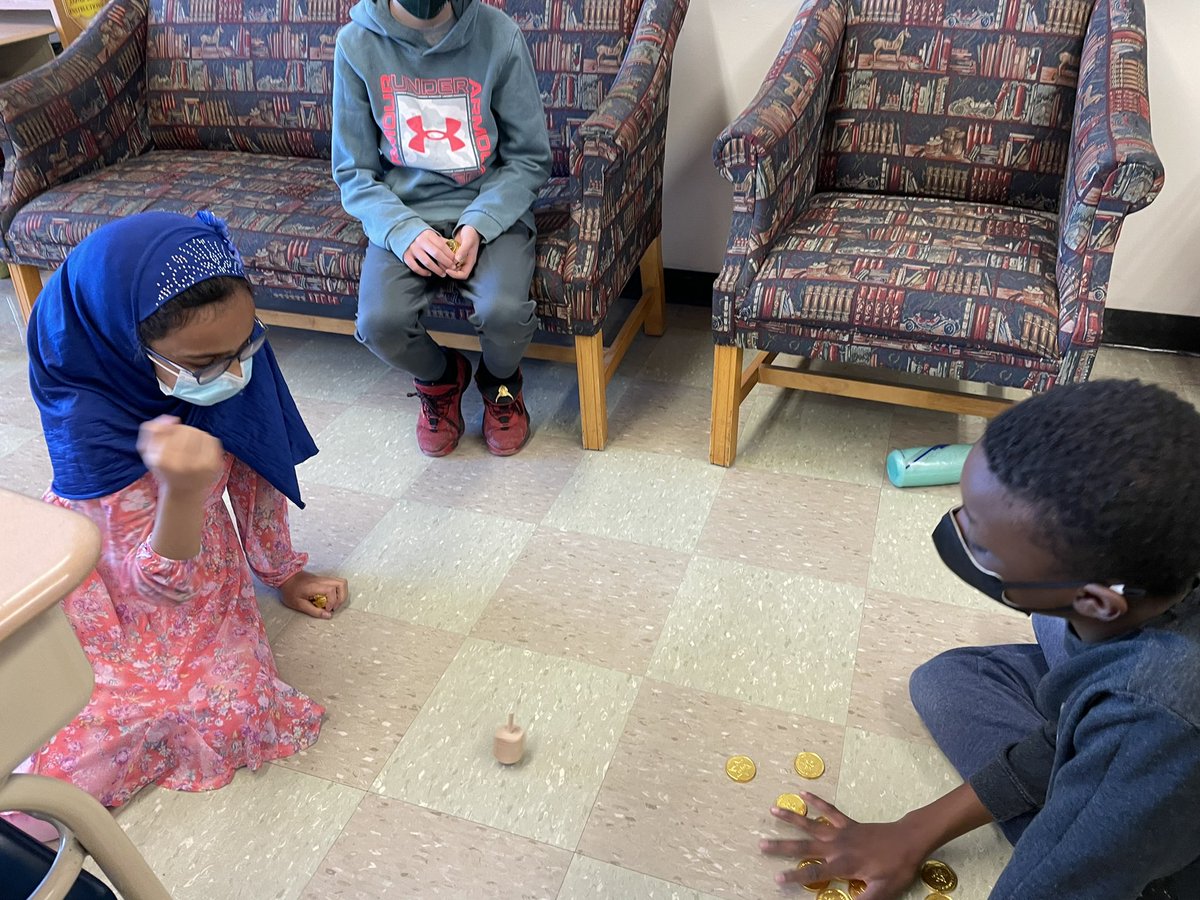 agrabowskiteach's tweet photo. Playing dreidel today! Happy Holidays everyone!❄️☃️ https://t.co/JR796S4s4k