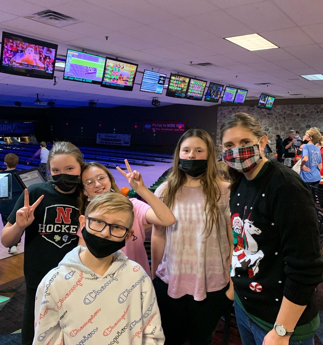 Creekside_MS's tweet photo. 6th graders had a blast at BAM last week! Bowling, games and just being kids! #finallyafieldtrip #6thgradefun #crk2122 #miched #mschat https://t.co/I8W63b65Zr