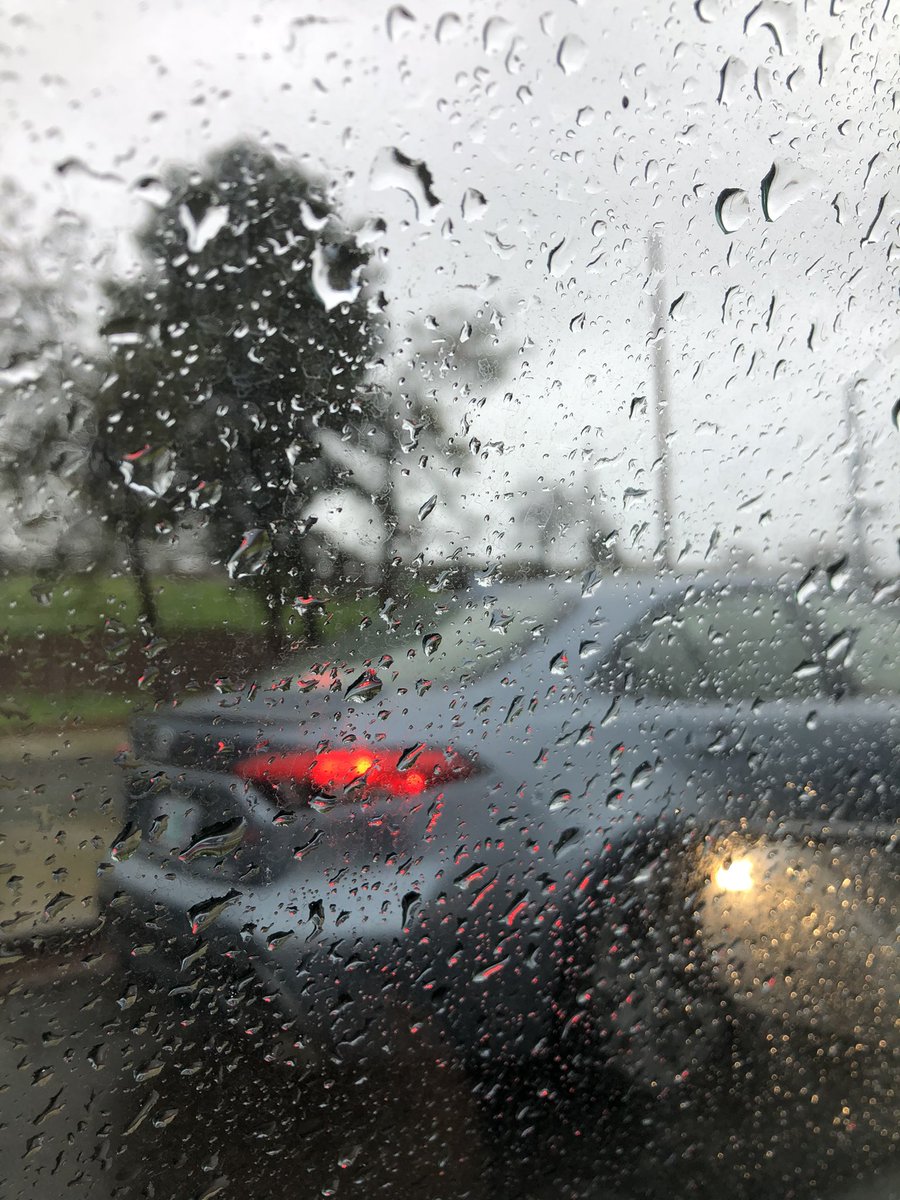 AntiqueTime's tweet photo. Driving home from the store this afternoon. Bad traffic here in little #Bangkok ( #Medford #Oregon ) 🇺🇸🇹🇭🇺🇸🇹🇭 https://t.co/U3usuV1FMA