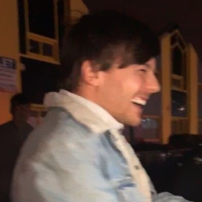 Killmymind19's tweet photo. Nunca creí que amaría a alguien con la intensidad que yo te amo a ti
 #lightsforlouis  #HappyBirthdayLouisTomlinson https://t.co/5sz6jL16pY