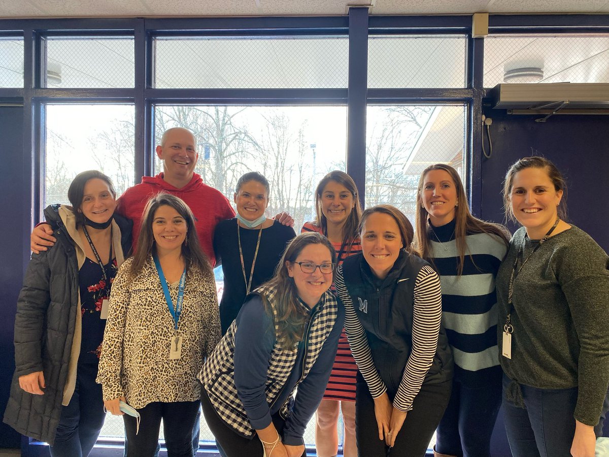 MrsFoxesDen's tweet photo. It’s not goodbye, it’s see you soon! Thank grade 4 for loving &amp; supporting me the past year &amp; a half. I’m grateful for absolutely everything! 🌟 #beproudbedale #medfieldps https://t.co/krBuf4PEQQ