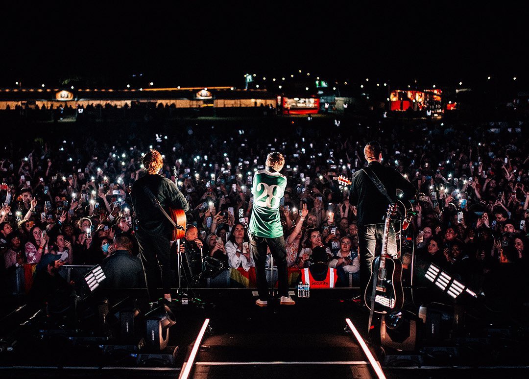 ltupdatecr's tweet photo. Las luces siempre fueron, son y serán para ti @Louis_Tomlinson 🌟 #lightsforlouis 
#HappyBirthdayLouisTomlinson https://t.co/sZ8CQ36BHM
