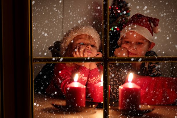 retsebez's tweet photo. The light in a child's eyes
is all it takes to make
Christmas a magical time of the year...🌲❤️ https://t.co/9EsOelRdyP