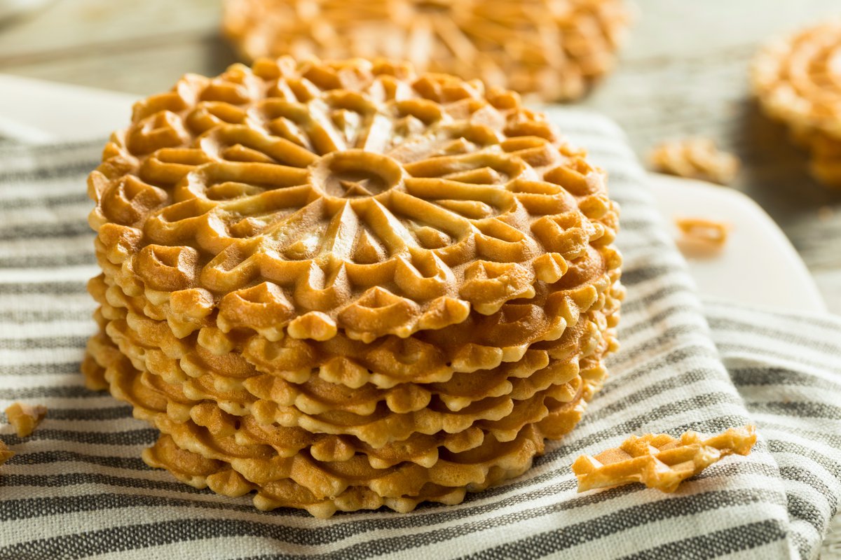 SitandBeFit's tweet photo. One of the Christmas traditions in the Wilson house was making pizzelles (an Italian wedding cookie) and nut roll, then giving them to teachers and friends. What is one of your favorite Christmas traditions? https://t.co/JOC7kNhsTP