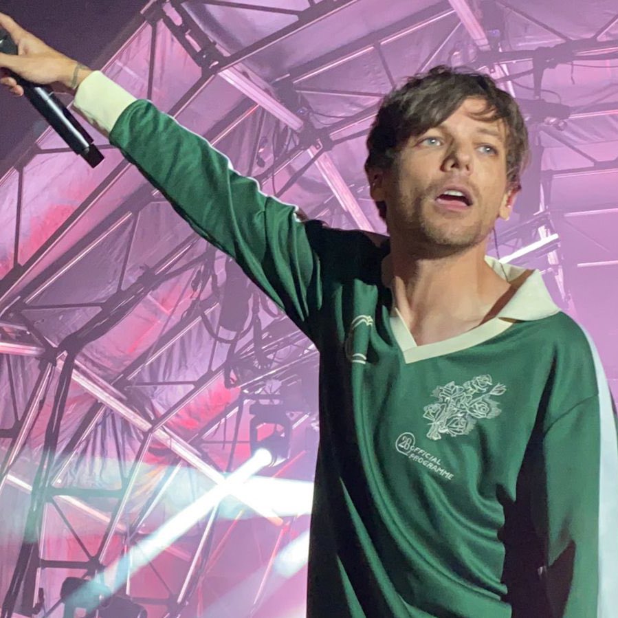 iBESTIEHSLT's tweet photo. solo aparezco para decir, feliz cumpleaños louis, te amo con todo mis ser <3 #HappyBirthdayLouis https://t.co/q5G6tfdvtK