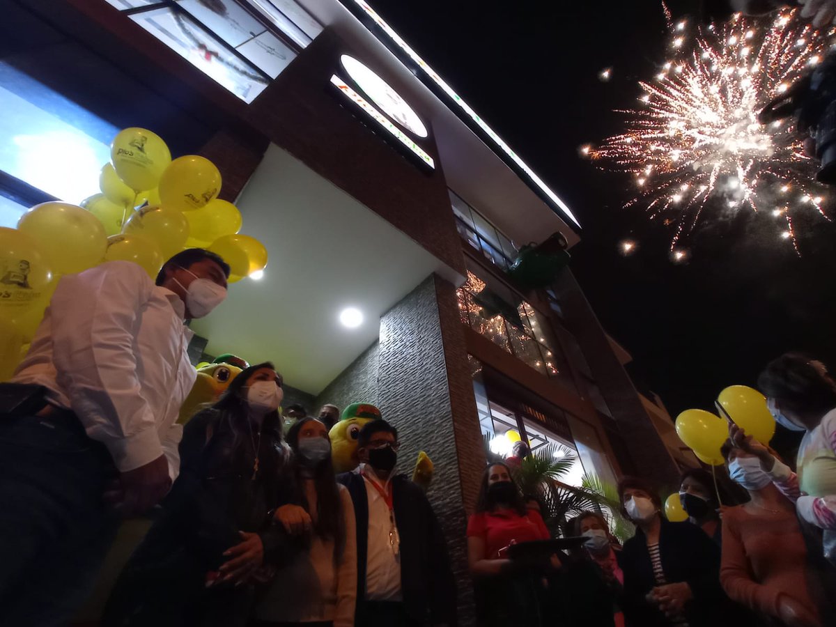 pios_chicken's tweet photo. #PiosDeFiesta 🎉🐥😍
#GranInauguración #PiosChicken #Chosica
Momentos muy emotivos vivimos ayer en ocasión de la inauguración de la nueva sede Chosica de Pio's Chicken. Muchas gracias a todos los vecinos por sus muestras de cariño y preferencia. https://t.co/5i43i2jy3o