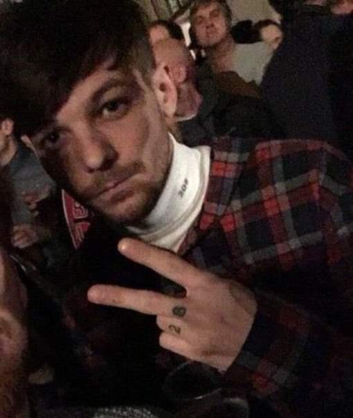xccherrylt28's tweet photo. HAPPY BIRTHDAY LOUIS LOVE U <33  estas sooon las mañaanitaas que cantaba el rey David hoy por ser día de tu santo te las cantamos a ti, feliz cumple Louis <33
#happybirthdaylouis #LouisTomlinson @Louis_Tomlinson https://t.co/2T9adELS7s