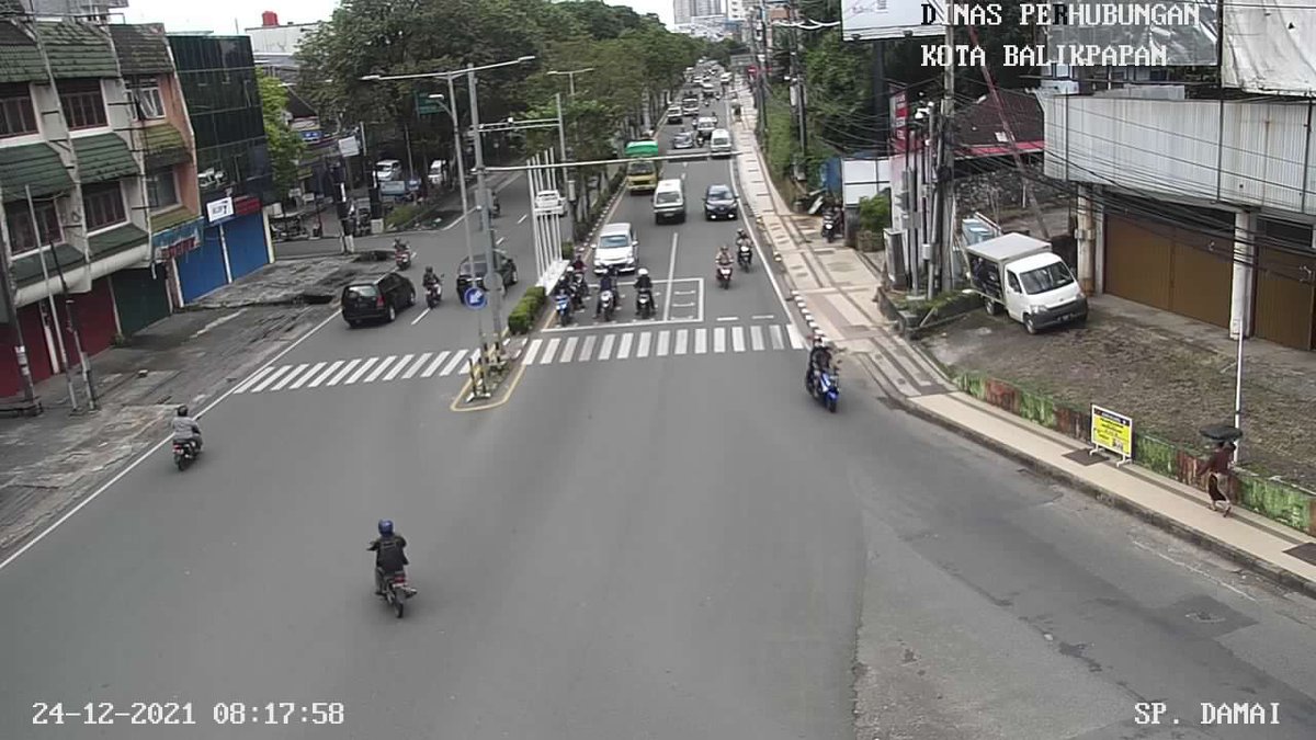 Dishub_Bpn's tweet photo. Jumat (24/12/2021) Pukul 08 : 18 WITA, Situasi Lalu Lintas Simpang DAMAI terpantau ramai &amp; lancar, dihimbau kepada pengguna jalan agar tetap berhati-hati dalam Mengemudikan Kendaraan anda, Konsentrasi serta Utamakan Keselamatan bukan Kecepatan. #infolalinbpn https://t.co/gLPuJ305Od