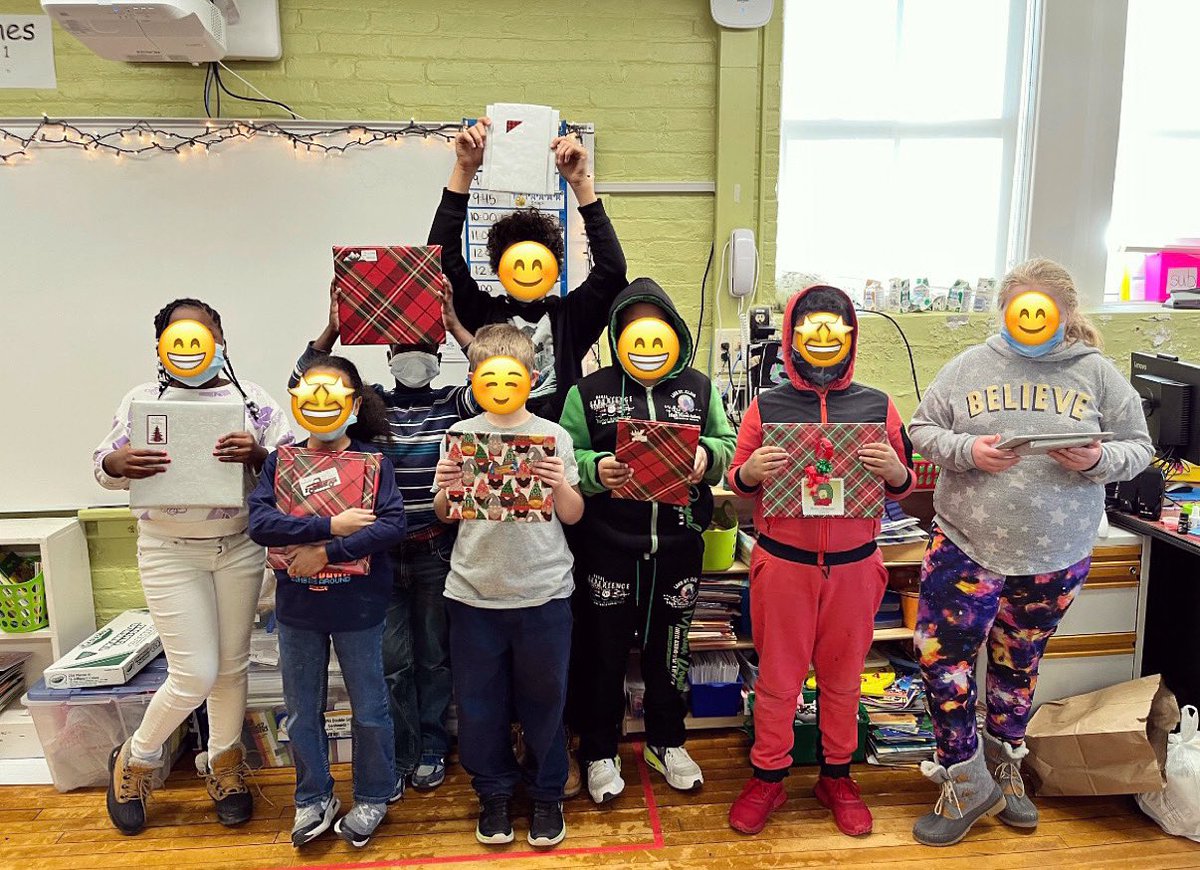 LReohr's tweet photo. This is definitely going to be a yearly tradition!!  My students all loved their books and were all so excited.  Thank you so much to everyone that helped make this happen! 🥰 Great way to head off to winter break - with great new books!! #readingisfun @SCSchools @Howeschnctdy https://t.co/AFsZr6FX7K