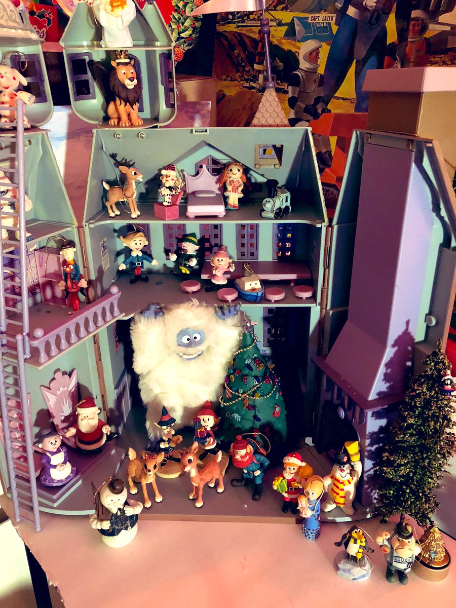JohnnyEAwesome's tweet photo. #AwesomeHolidays #rudolphtherednosedreindeer #Santa #Castle #RankinBass #figures #Bumble 🎅🏻🎄🦌❄️☃️ #AwesomeCollection https://t.co/Zy9Vu2OJL1