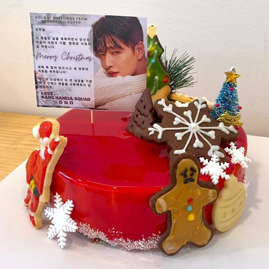 You make the Stars shine bright on a winter day ❄️☃️ Sending you the Best Christmas wishes with loads of Love, Happiness, and Care! 𝑴𝒆𝒓𝒓𝒚 𝑪𝒉𝒓𝒊𝒔𝒕𝒎𝒂𝒔...