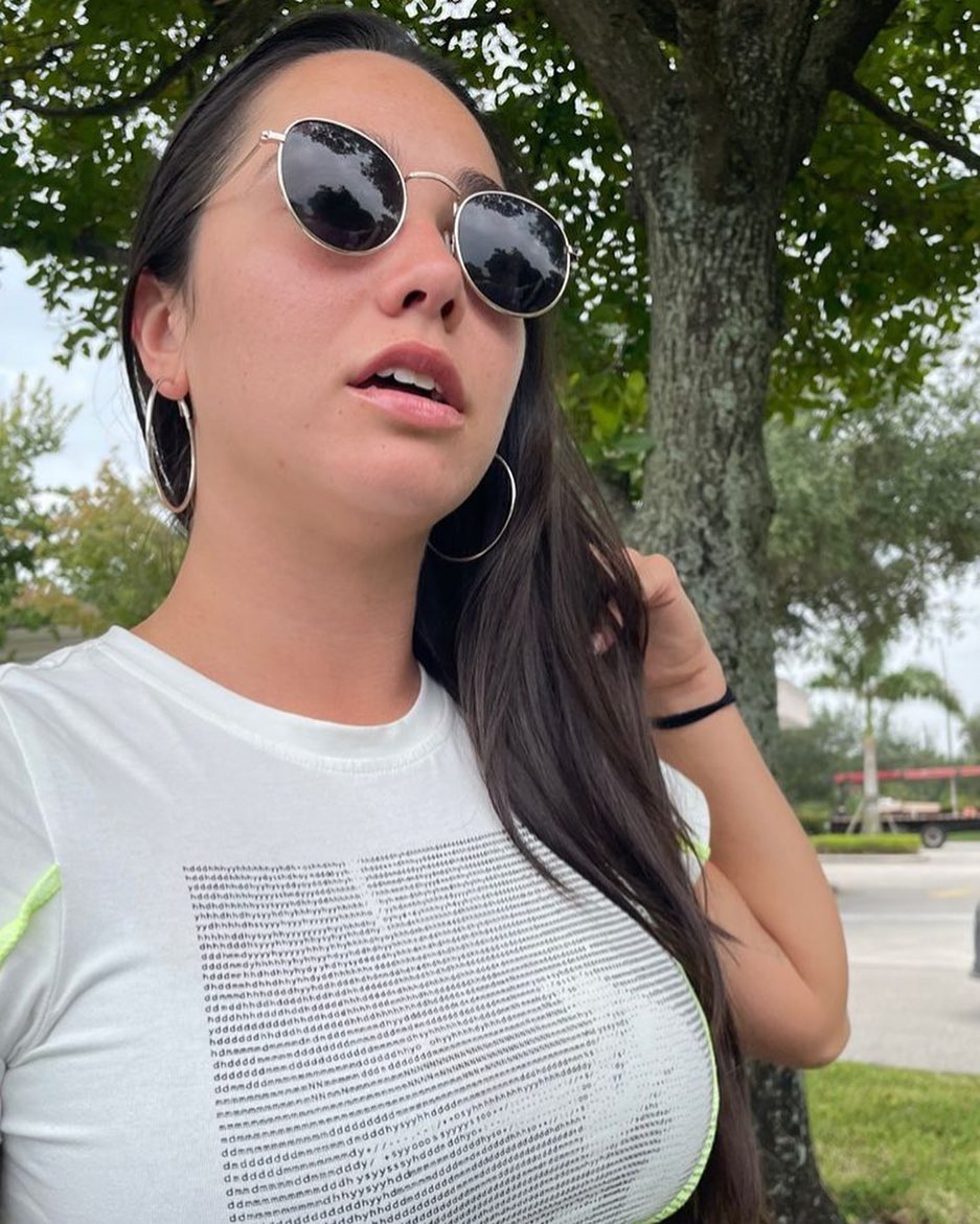Karle39551638's tweet photo. Play with my hair not my feeling's 🥵🤩 https://t.co/xNas3E7Qrf