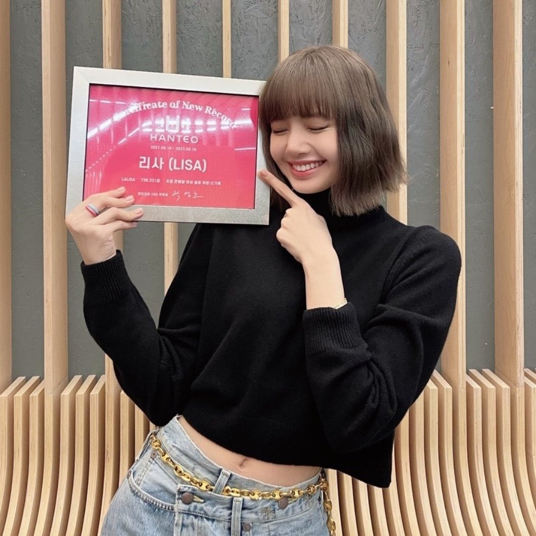 LISAVotingTeam's tweet photo. [ BRAND RANKING ] 

Improve LISA's BR by replying and RTing the ff: 

블랙핑크 리사 최고의 여자 
블랙핑크 리사, 우리는 너를 너무 사랑해
블랙핑크 리사, 당신은 사랑을 받고 있습니다
블랙핑크 리사, 우리는 항상 당신을 자랑스럽게 생각합니다 

#리사 #LALISA  @BLACKPINK https://t.co/0YlsBZdShs