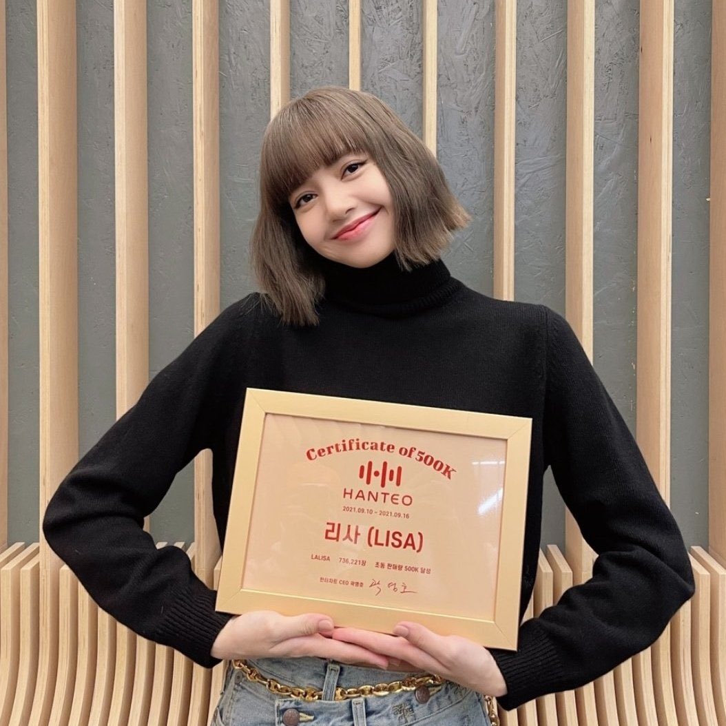 LISAVotingTeam's tweet photo. [ BRAND RANKING ] 

Improve LISA's BR by replying and RTing the ff: 

블랙핑크 리사 최고의 여자 
블랙핑크 리사, 우리는 너를 너무 사랑해
블랙핑크 리사, 당신은 사랑을 받고 있습니다
블랙핑크 리사, 우리는 항상 당신을 자랑스럽게 생각합니다 

#리사 #LALISA  @BLACKPINK https://t.co/0YlsBZdShs