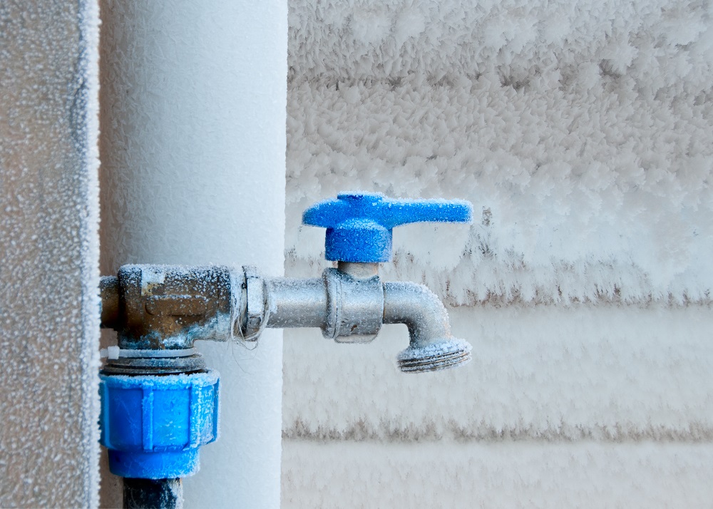 ShilohWater's tweet photo. Did you know moving water is harder to freeze?
If serve temperatures continue and you do not have access to an extra heat source, one of the best things you can do is to leave a sink running, just a trickle. 
#cleanwater #waterfiltration #waterpurification #watertreatment https://t.co/YqfKhy7tZi