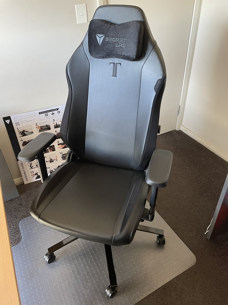 MaxMoldovan's tweet image. A timely #secretlab chair upgrade to my home office.