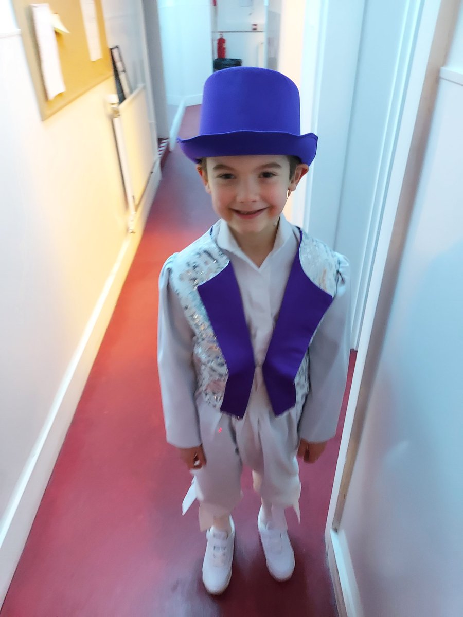 ChrisAWoody's tweet photo. So proud of this guy stepping in and stepping up @brid_panto! Best thing is he's loving every minute working with a fabulous hard working cast that's looking after him brilliantly (he talks about them all the time!!)at a fabulous venue! @bridspa @PHApantos https://t.co/HdhUexGvNp