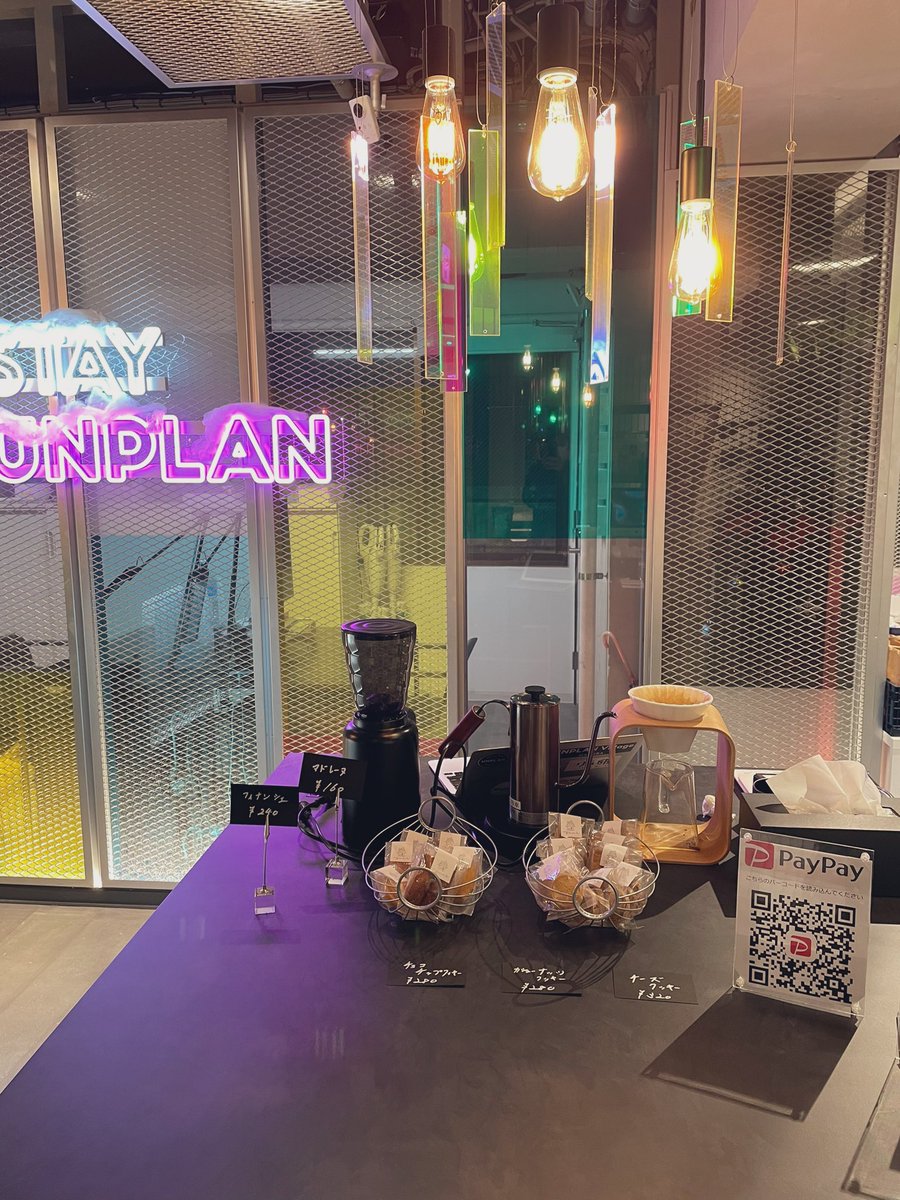 Kazumaro412's tweet photo. ■ @unplan_official で @hostel_den 

試験的ですが、出店させてもらってます。色々と試行錯誤中ですが、交流のきっかけになったらいいな、と思いスタートしてます。フロントで、一杯ずつドリップコーヒーを淹れてます。

気軽に立ち寄ってください♪

@gofika ありがとうございます！ https://t.co/D2BQ8p4jLh
