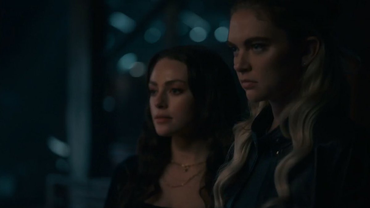 dcvinas's tweet photo. something about lizzie and damon being protective of hope and elena https://t.co/UUHEdmrUku