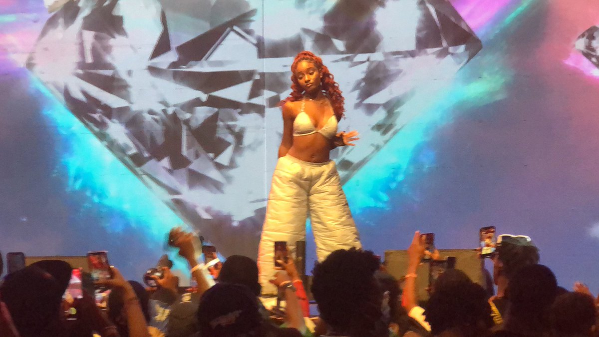 AbisolaAlawode's tweet photo. Nice to know Ayra Starr has an all female band. And those girls can playyyyy!

Hearing 'Bloody Samaritan' and 'Sare' live was surreal. https://t.co/qcJUpoZ8rE