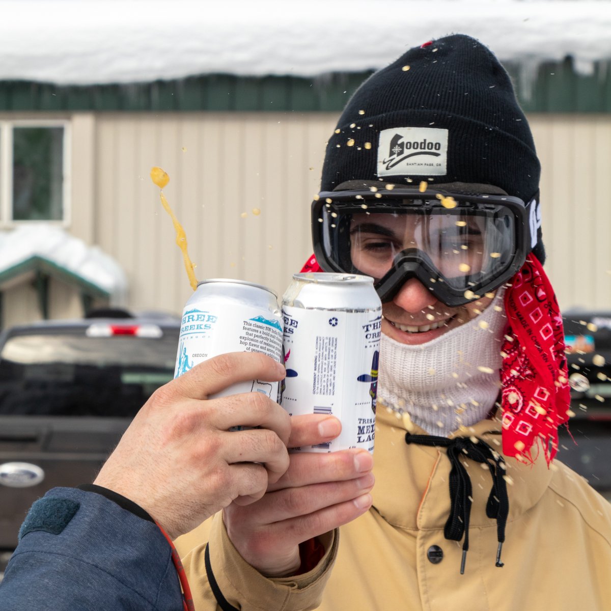 ThreeCreeksBrew's tweet photo. 🌨 @skihoodoo Wintervention tonight at @generalduffys in Redmond from 6-8pm! Join us to celebrate the 15+ inches that fell in the last 24 hours and the 40-70" in the forecast this weekend with tons of raffle prizes and plenty of Hoodoo Voodoo IPA.

#ThreeCreeksBrewing #SkiHoodoo https://t.co/vbCvr99eYX