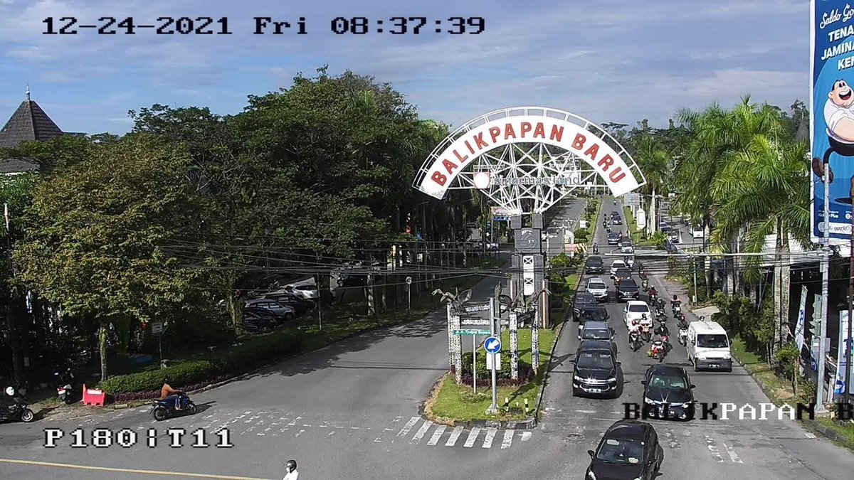 Dishub_Bpn's tweet photo. Jumat (24/12/2021) Pukul 08 : 37 WITA, Situasi Lalu Lintas Simpang Balikpapan Baru terpantau ramai &amp; lancar, dihimbau kepada pengguna jalan agar tetap berhati-hati dalam Mengemudikan Kendaraan anda, Konsentrasi serta Utamakan Keselamatan bukan Kecepatan. #infolalinbpn https://t.co/jP2nzGnrOz