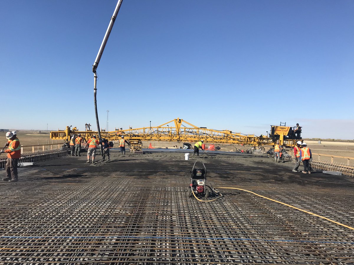 reginabypass's tweet photo. #TBT - Pouring concrete on the Dewdney Bridge in September of 2017. ⁦@GrahamBuilds⁩ ⁦@ParsonsCorp⁩ ⁦@SKGovHwyHotline⁩ ⁦@VINCIConcess⁩ ⁦@CarmacksLtd⁩ ⁦@FraserStrategy⁩ #oneprojectoneteam https://t.co/SKe2BwRYAi
