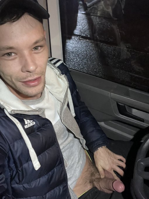 Need a naughty twink sat on my lap this Christmas who’s coming to keep me warm? ?? https://t.co/GaQ5