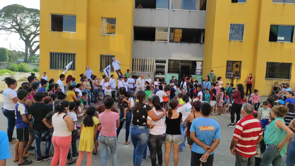 claudioefermin's tweet photo. Por los caminos de Obispos, conversando con el pueblo sobre nuestro proyecto de amplitud y cambio. Desde la gobernación serviré a todos los barineses por igual, sin importar sus creencias políticas ni sus simpatías electorales #23Dic #Barinas #ConClaudioGanamosTodos https://t.co/PXssf5Xs0y