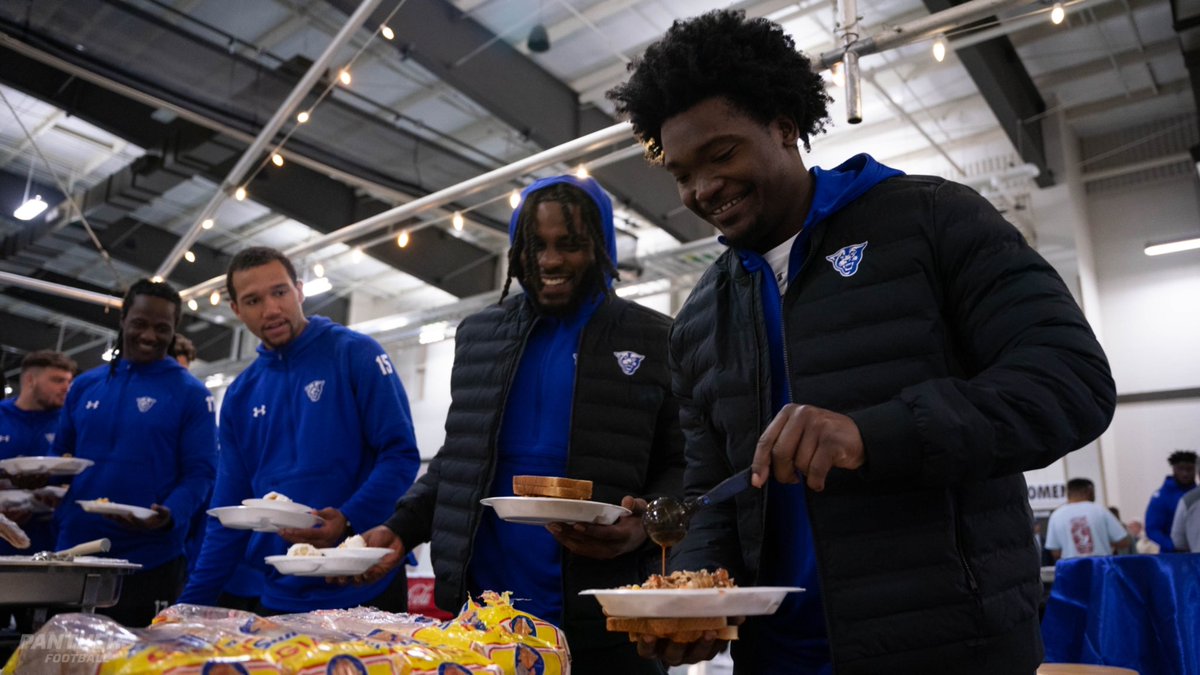 GeorgiaStateFB's tweet photo. 🍽 Eatin’ good in Montgomery. 

#SoundTheHorn | @CamelliaBowl https://t.co/HwdHJ5WOuD