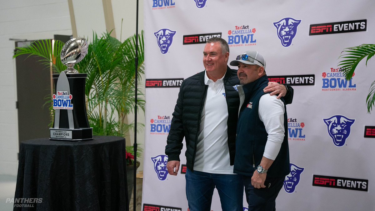 GeorgiaStateFB's tweet photo. 🍽 Eatin’ good in Montgomery. 

#SoundTheHorn | @CamelliaBowl https://t.co/HwdHJ5WOuD