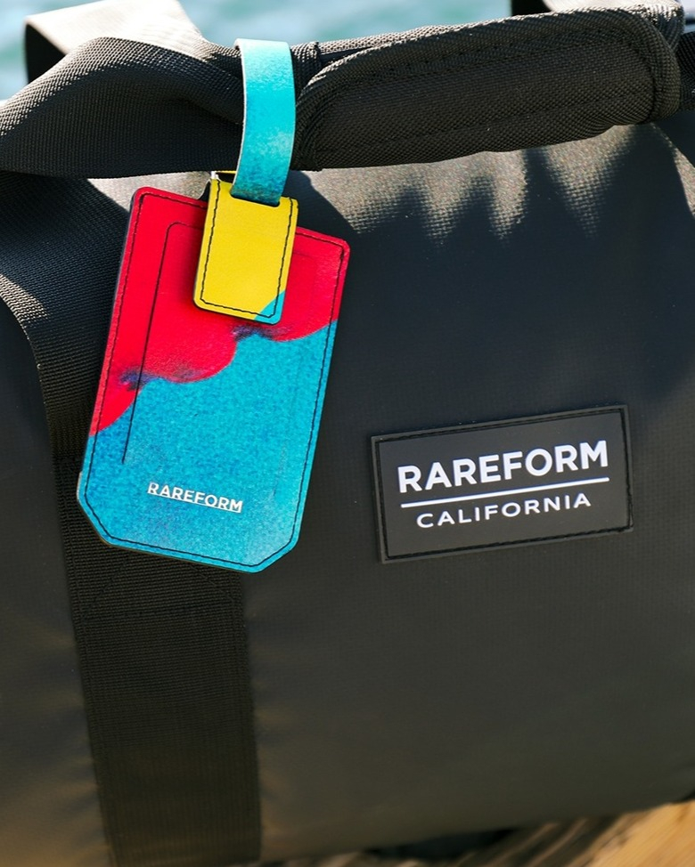 RAREFORM's tweet image. No mixups at the baggage claim this year.

#WeekenderDuffle #SalvadorLuggageTag #unqiue #sustainable #travel
