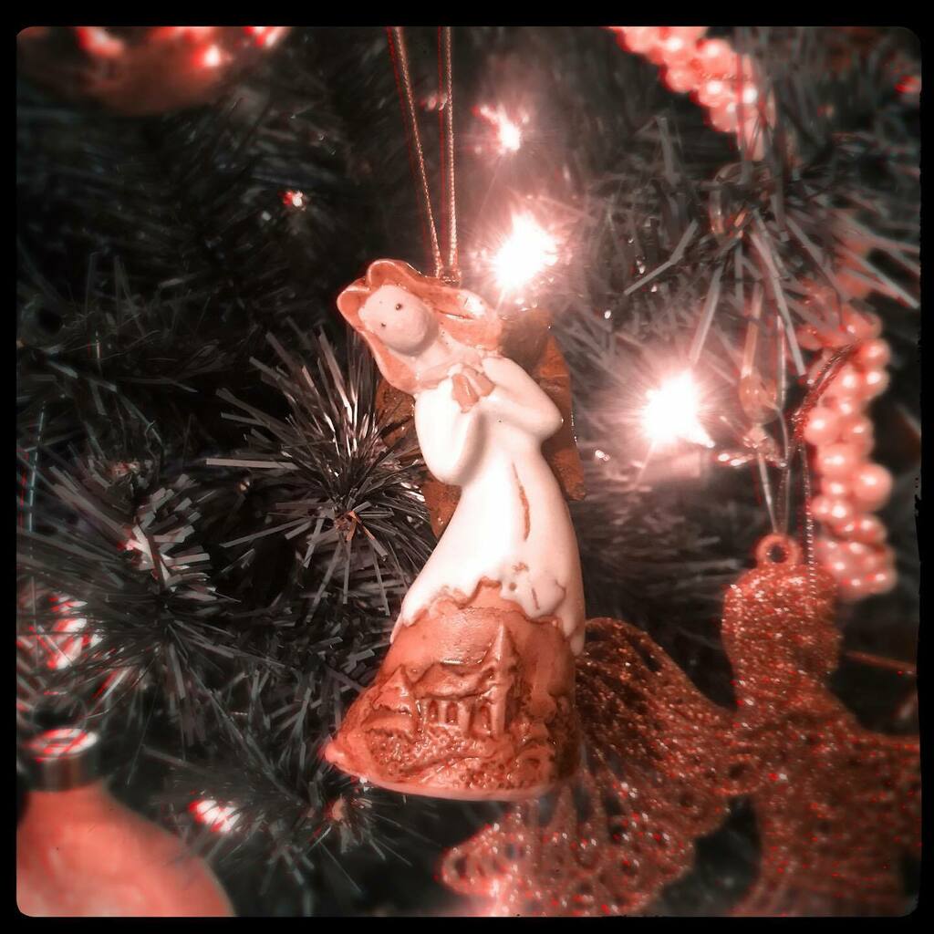 Spectral_Illumi's tweet image. 2021-12-23 Still trying (and failing) to feel festive #Christmas  #Hipstamatic #AuroraNCL #Cinematheque instagr.am/p/CX2LoboMjsS/