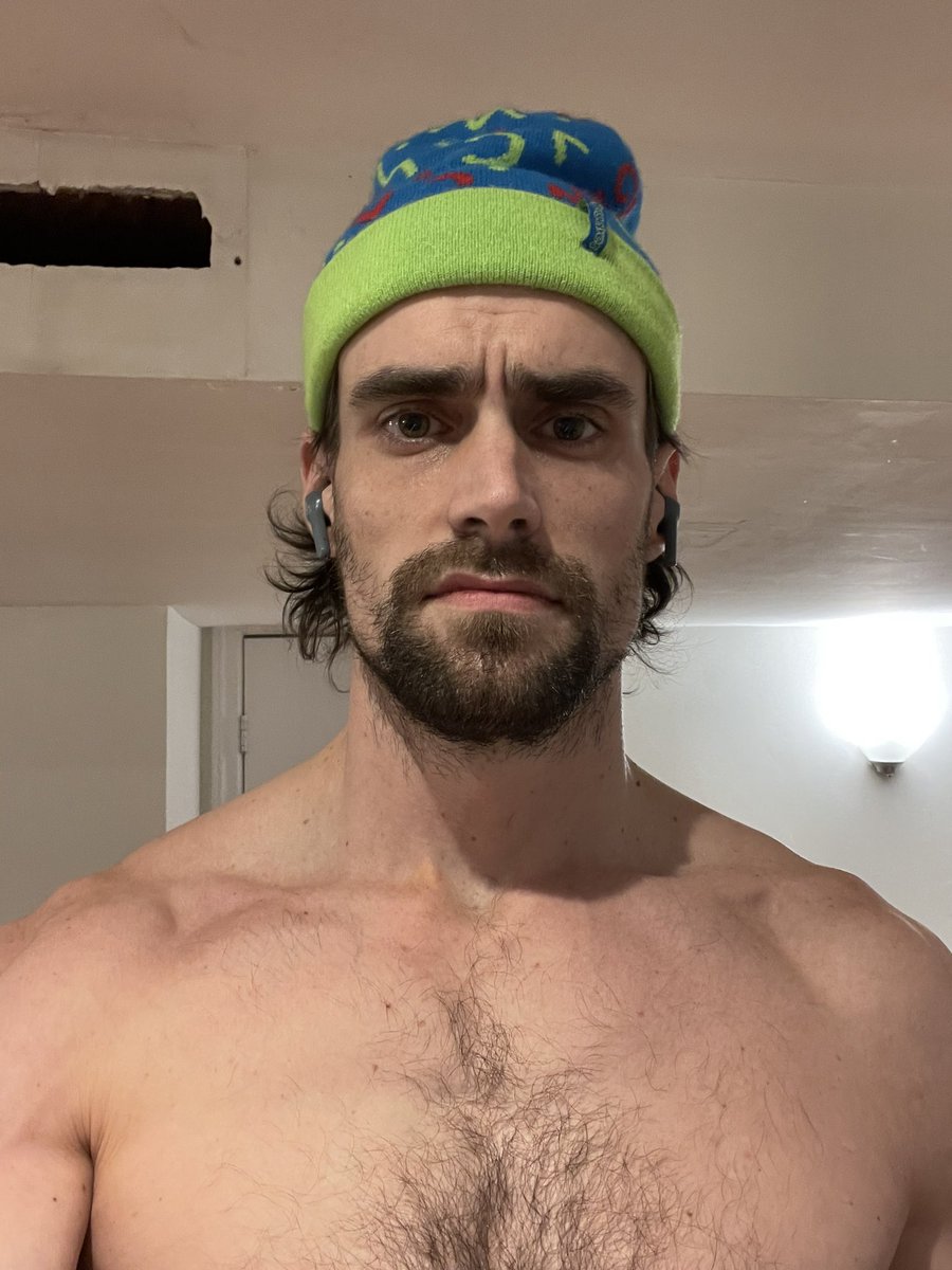 #NewProfilePic <a href="/DegenDonkeysNFT/">Degen Donkeys</a> I think @NFTbanditeth hit the nail on the head with this one everyone at the gym knows this as my favourite outfit
