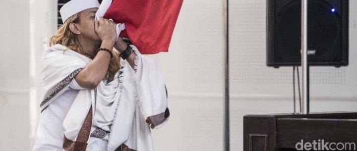 Yaa Allah, lindungilah dan jagalah para ulama dan guru-guru kami semua dari segala macam fitnah, kejahatan, dan perkuatkanlah Islam, Iman, dan Ihsan di hati kami semua umat muslim. Berkahilah negeri kami dengan rahmatMu

آمِيْنُ يَا رَبَّ الْعَالَمِيْن

m.eramuslim.com/berita/nasiona…